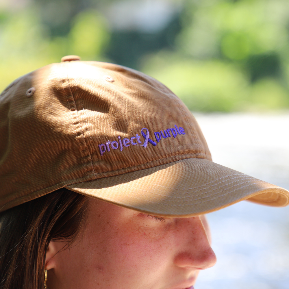 side view girl with b rown hat 